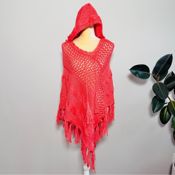 Romeo & Juliet Couture cable and open knit detachable hood poncho - Picture 1 of 6
